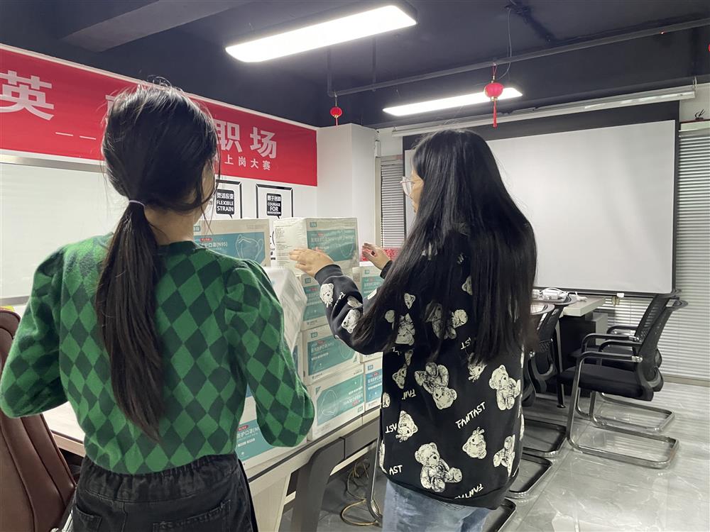 发放N95口罩